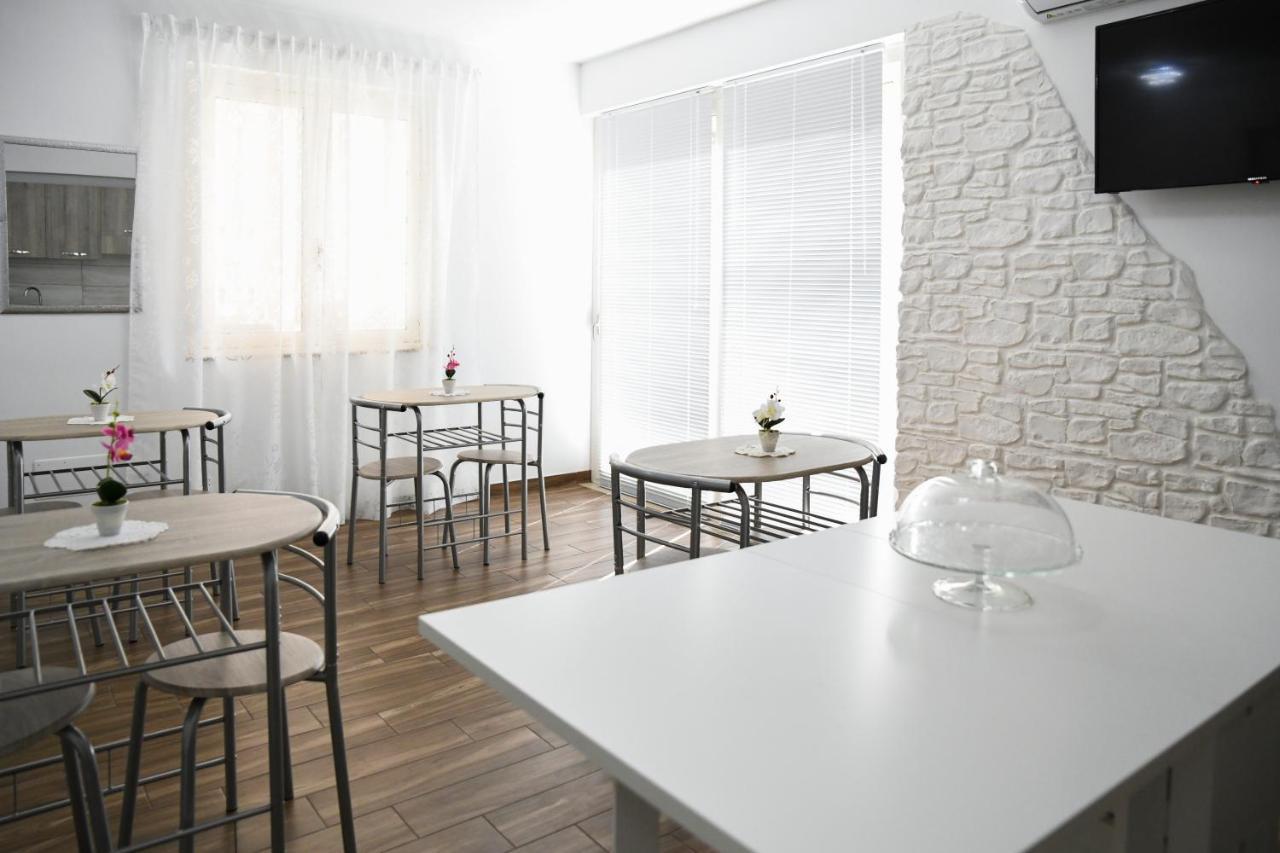 Athena Bed & Breakfast Шила Екстериор снимка