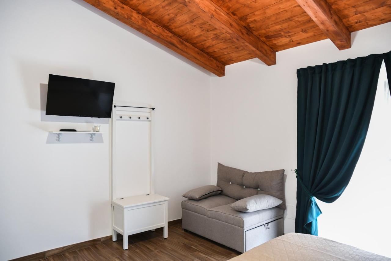 Athena Bed & Breakfast Шила Екстериор снимка